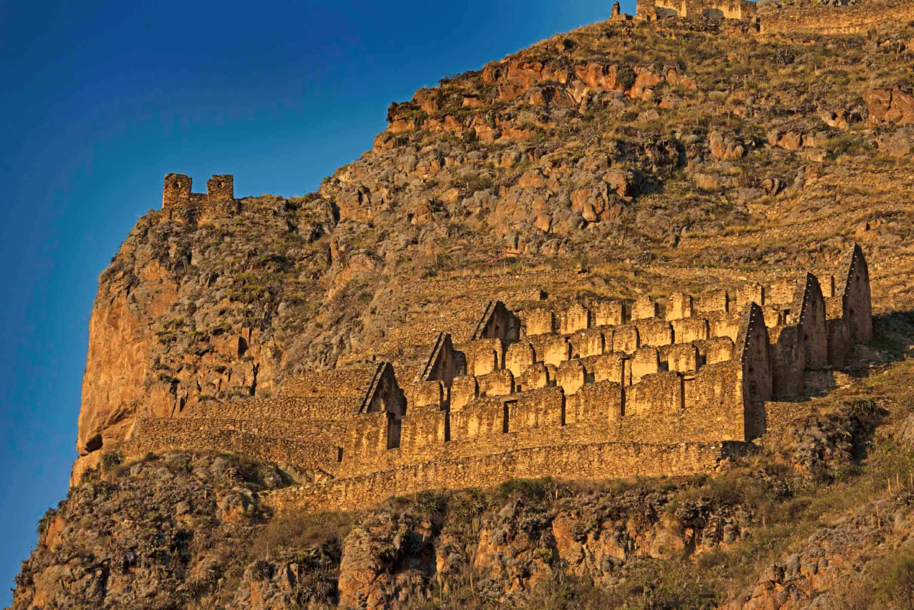 las-Qolqas-pinkuylluna-an inca city in the sacred valley