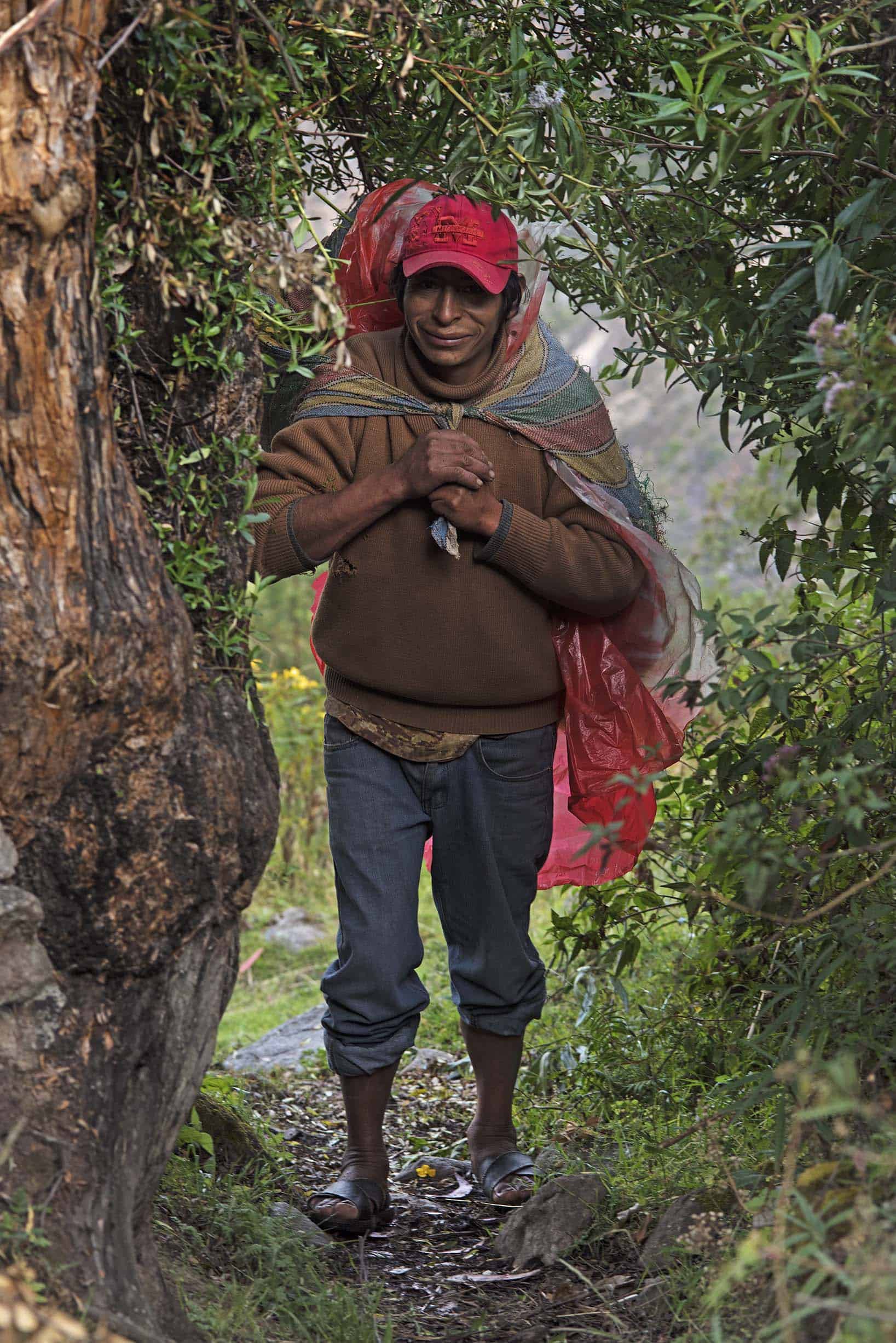 community works at Las Qolqas eco lodge Perú