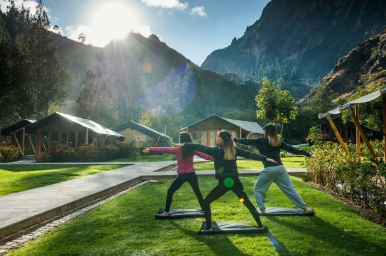 Women doing yoga at Las Qolqas surroundings