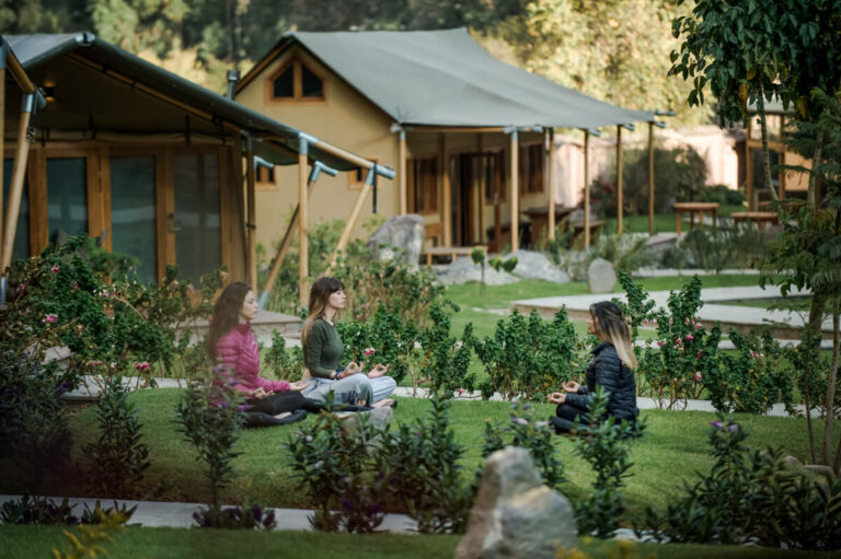 Women meditating at Las Qolqas ecolodge