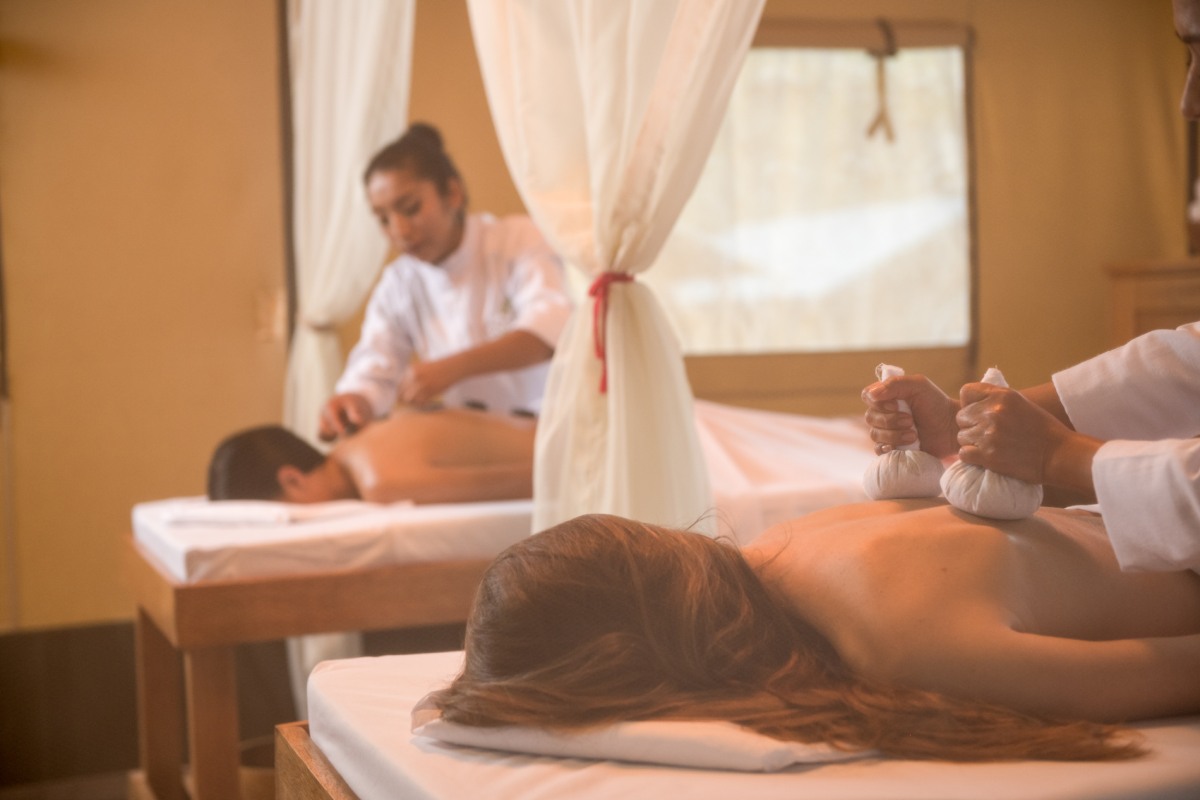 Massage for couple, with hot stones treatment at spa las Qolqas ecolodge Peru